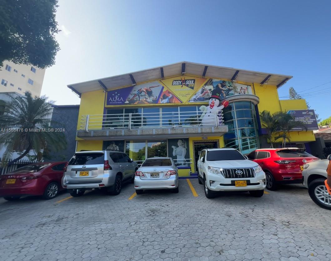 AMAZING BUSSINES FOR SALE, PROPERTY INCLUDED. LOCATED IN A GREAT RESIDENTIAL AREA OF BARRANQUILLA, COLOMBIA. FULL OF NICE GYM EQUIPMENT.