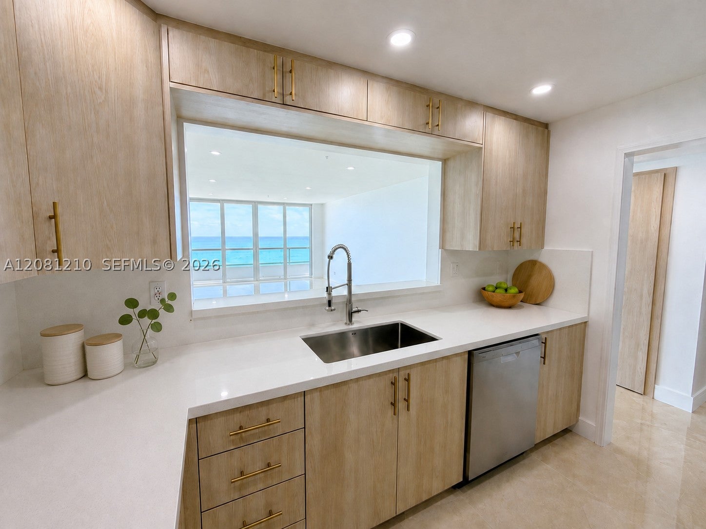 5601 COLLINS AV PH-2