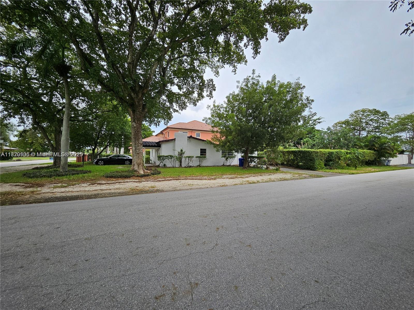 700 NE 7th St