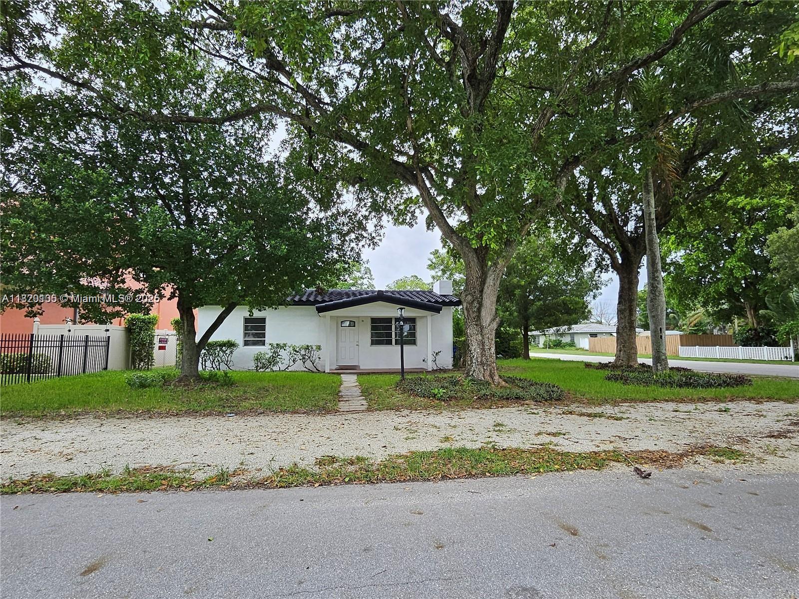 700 NE 7th St