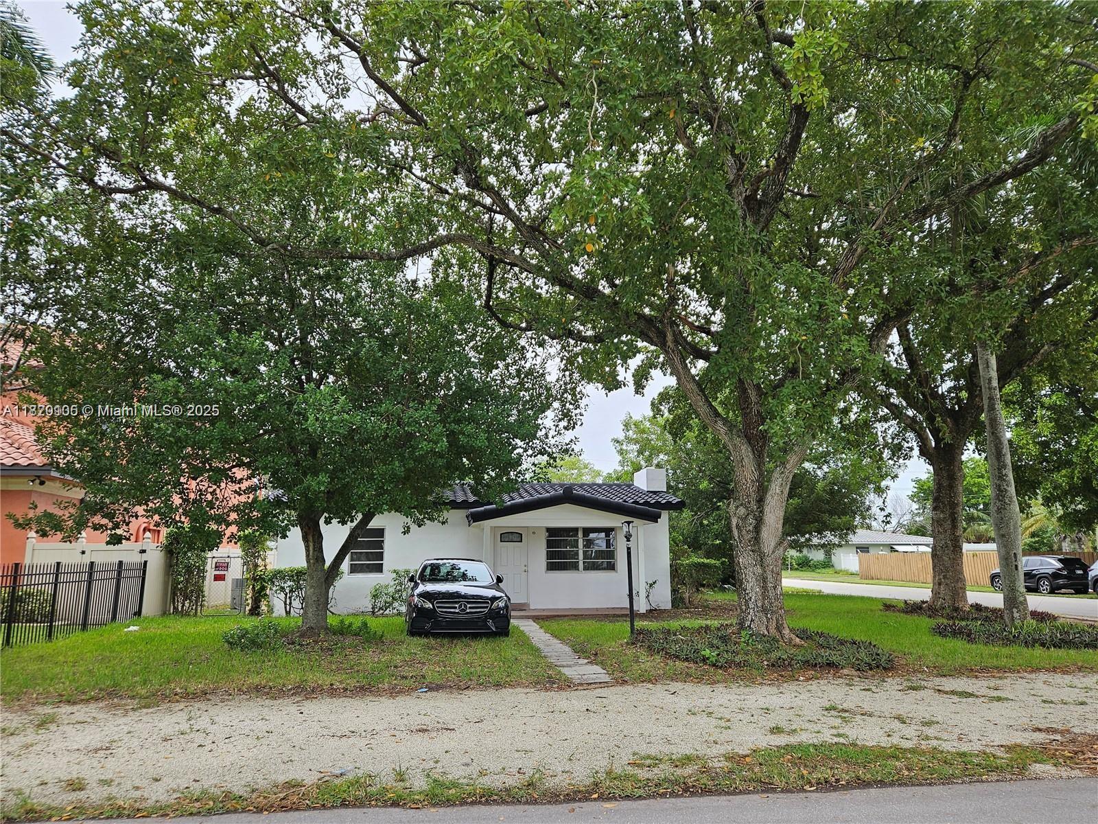 700 Ne 7th St, Pompano Beach, Broward County, Florida - 4 Bedrooms  
2 Bathrooms - 