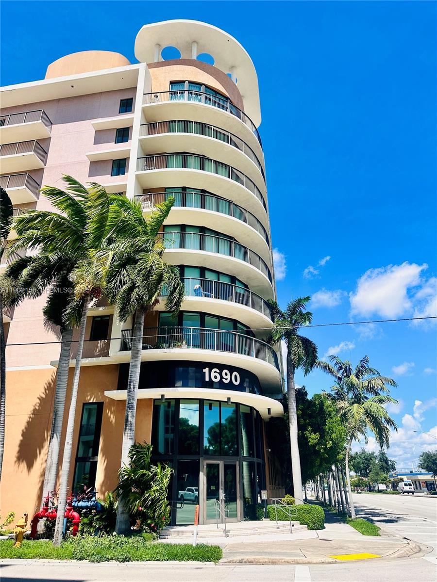 CORAL POINTE CONDO - Residential Lease