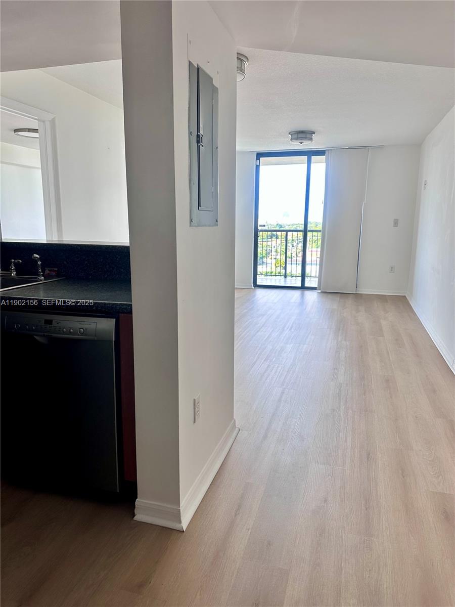 CORAL POINTE CONDO - Residential Lease