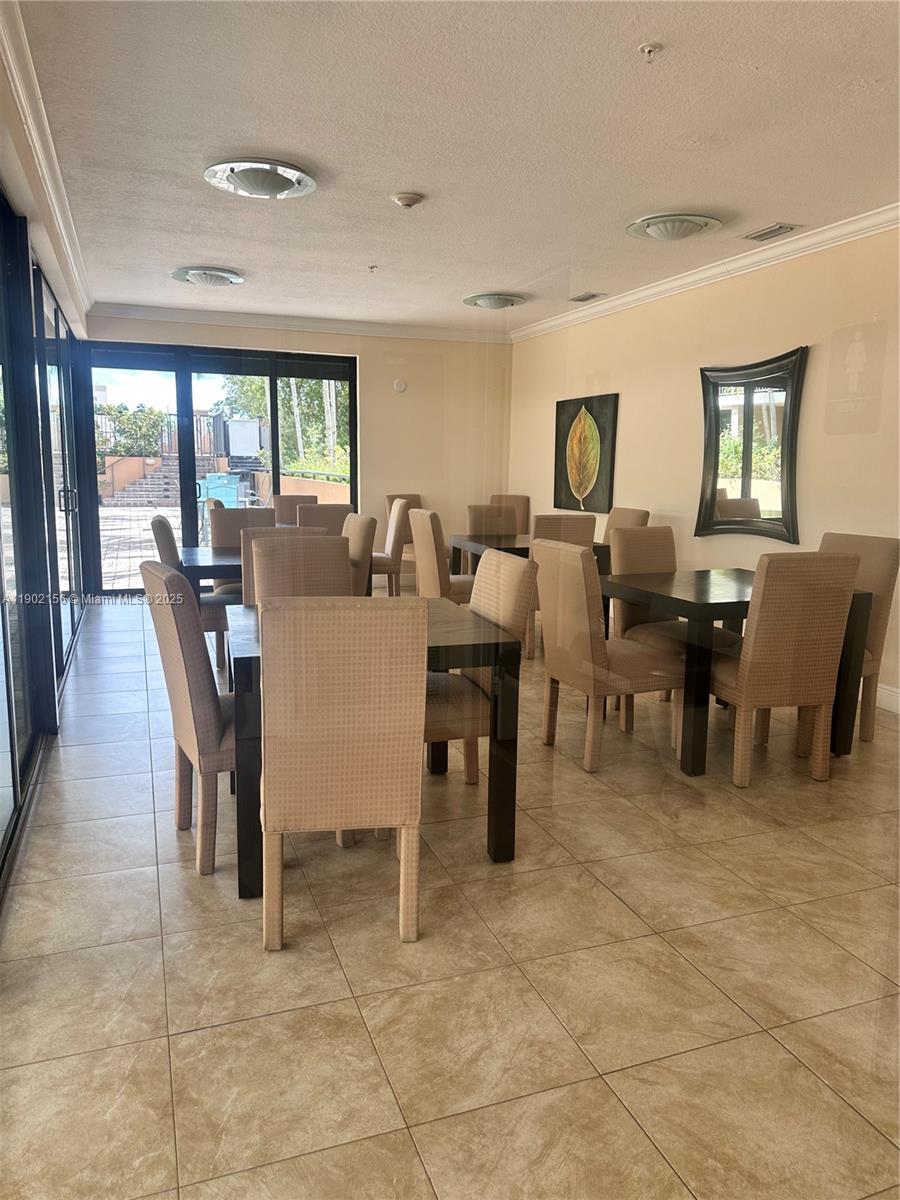 CORAL POINTE CONDO - Residential Lease