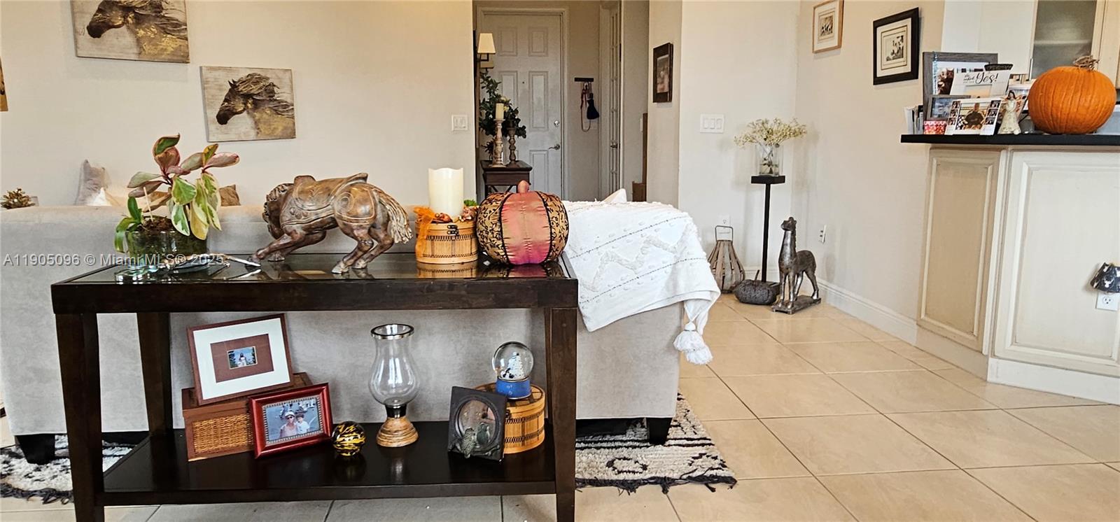 VILLA FLORA CONDO - Residential Lease