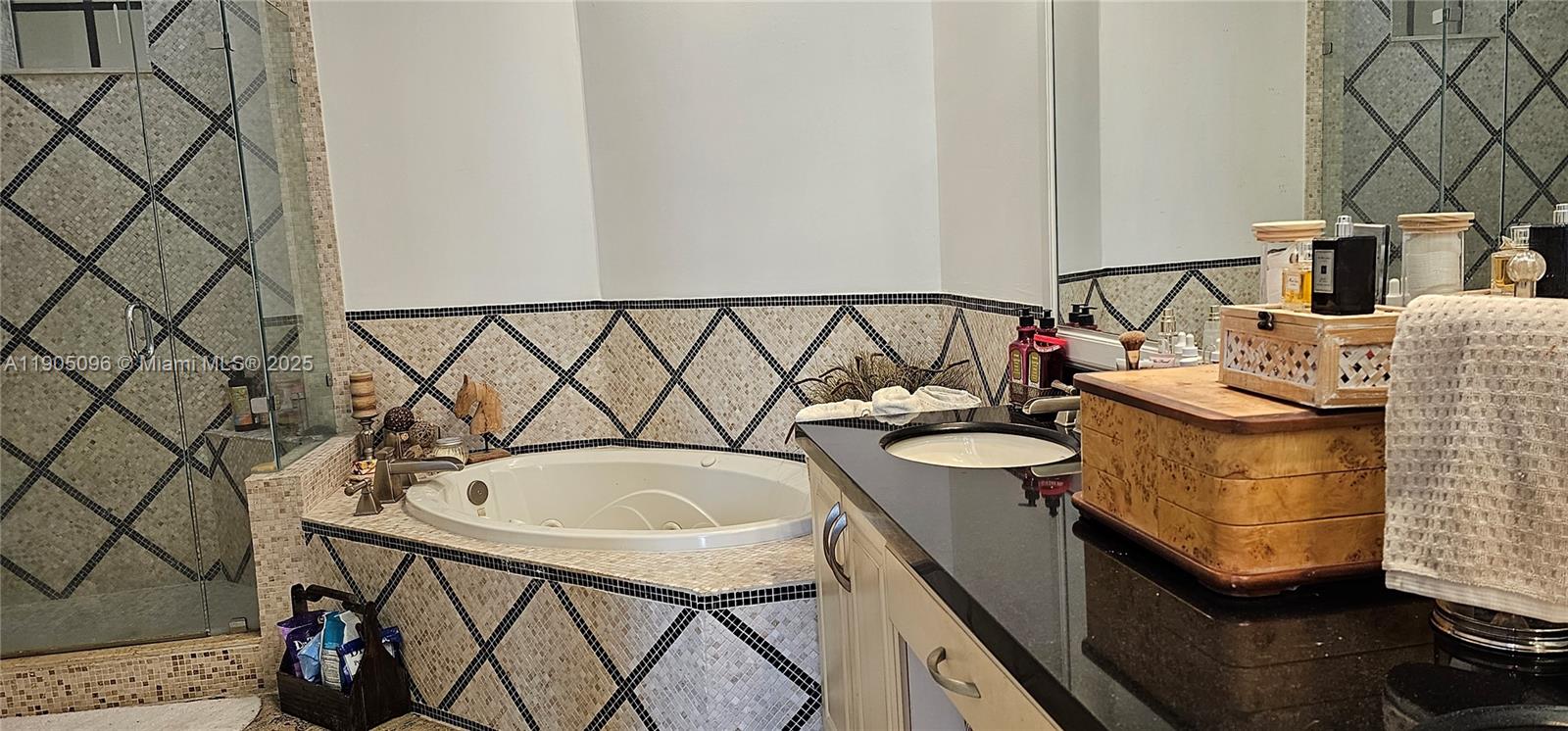 VILLA FLORA CONDO - Residential Lease