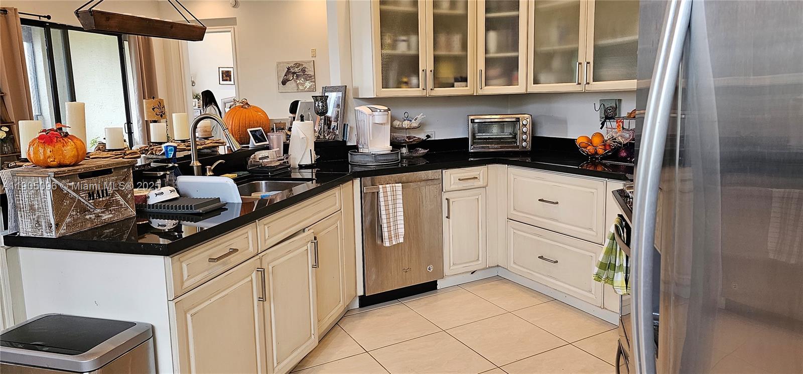 VILLA FLORA CONDO - Residential Lease