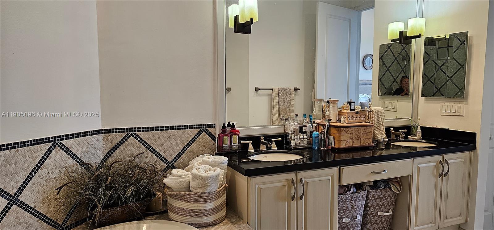 VILLA FLORA CONDO - Residential Lease