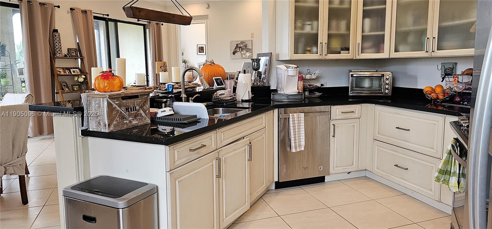 VILLA FLORA CONDO - Residential Lease