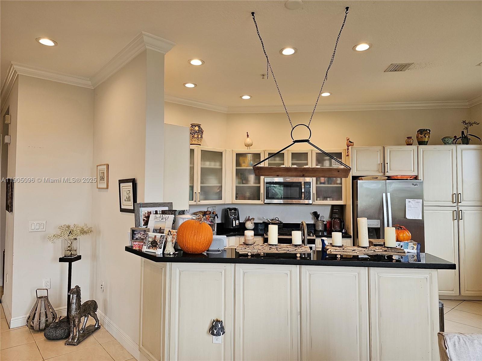 VILLA FLORA CONDO - Residential Lease