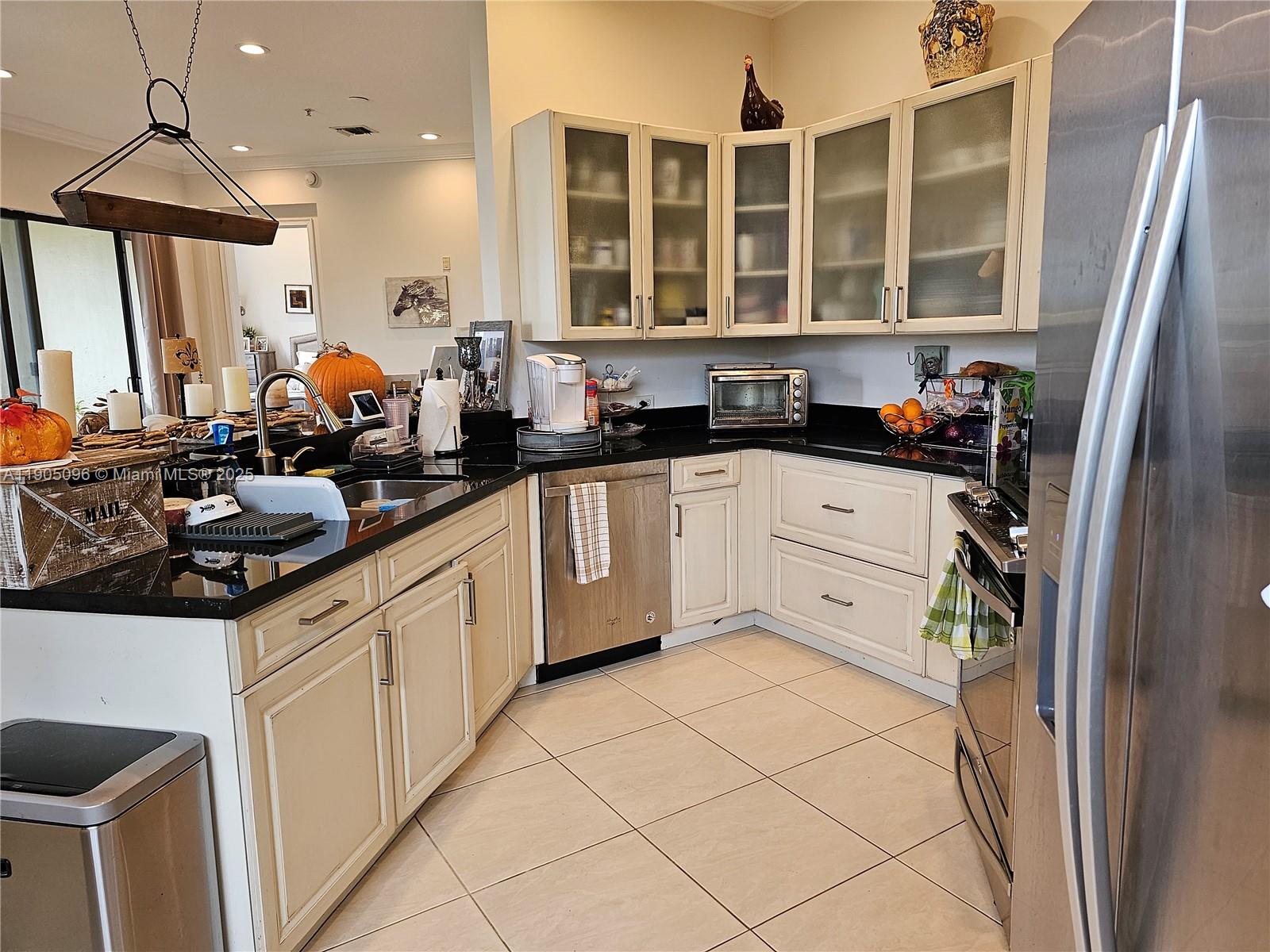 VILLA FLORA CONDO - Residential Lease