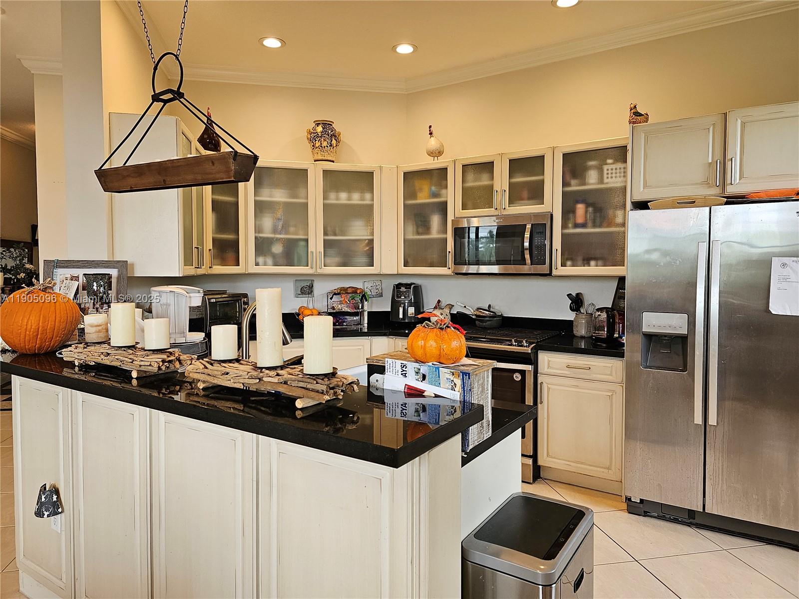 VILLA FLORA CONDO - Residential Lease