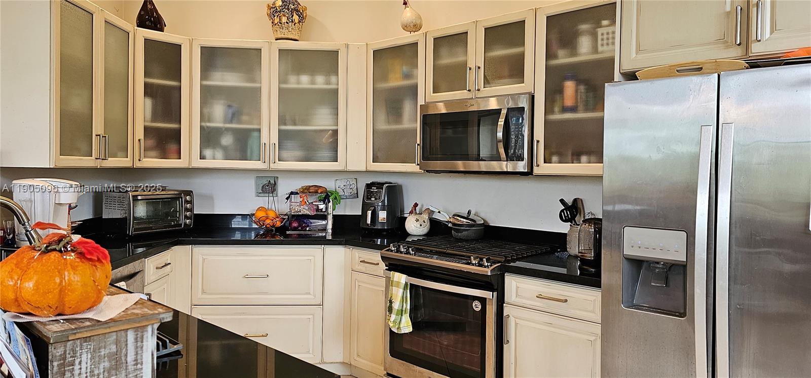 VILLA FLORA CONDO - Residential Lease