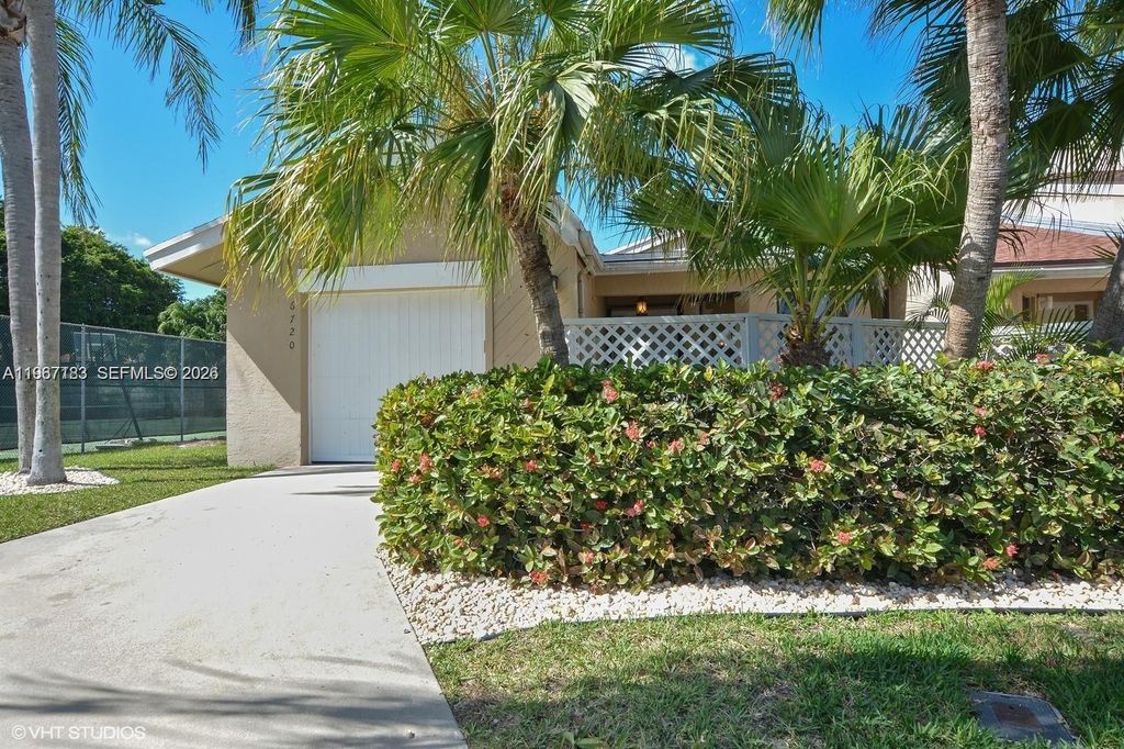 Photo of 6720 Canary Palm Cir, Boca Raton, FL 33433 (MLS # A11967183)