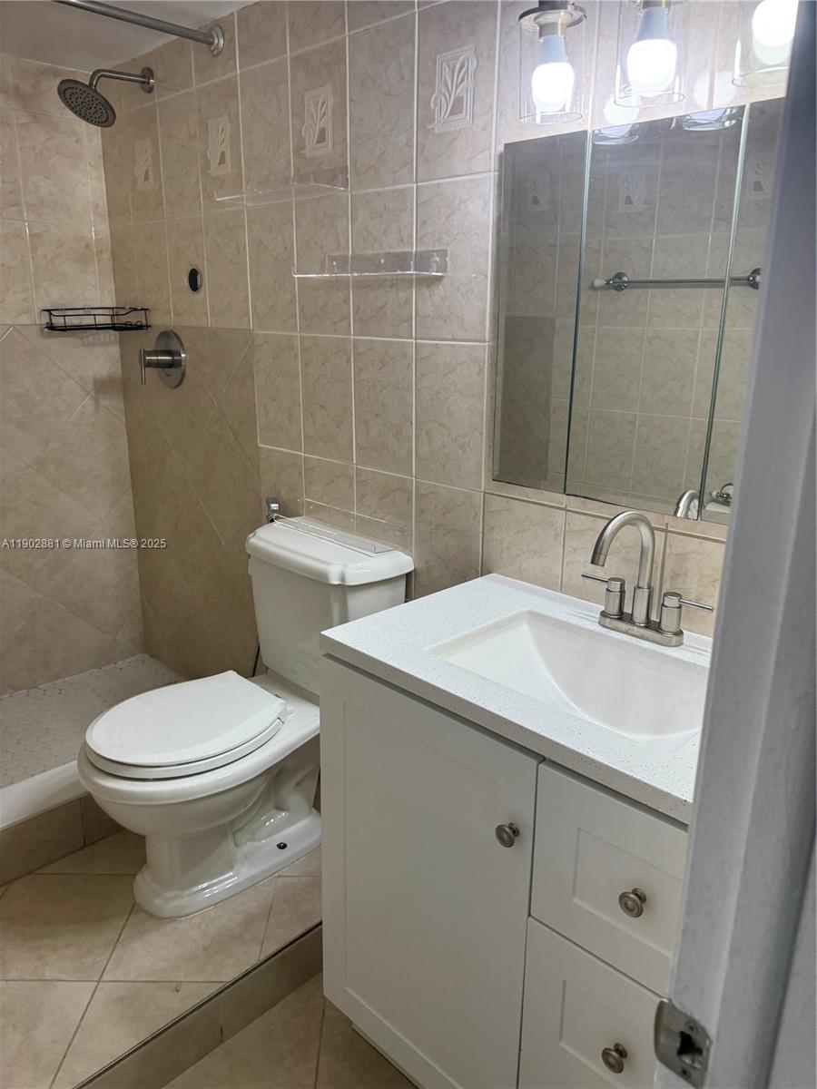 PROMENADE AT KENDALE LAKE - Residential