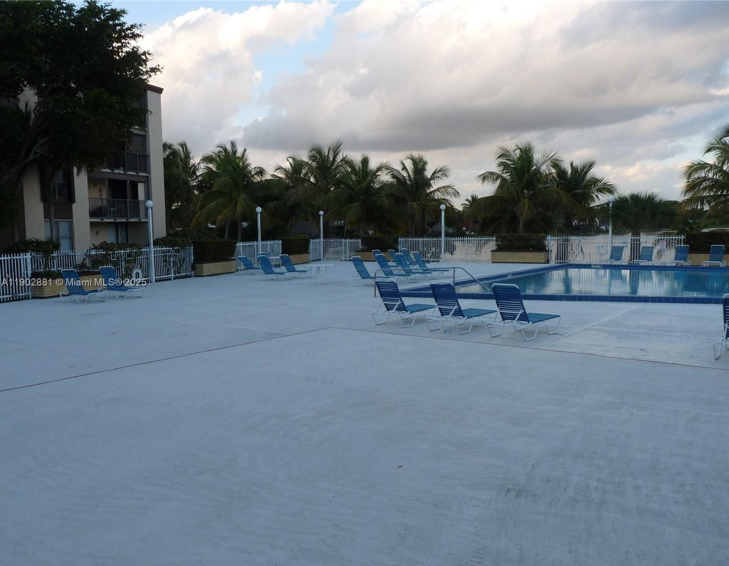 PROMENADE AT KENDALE LAKE - Residential