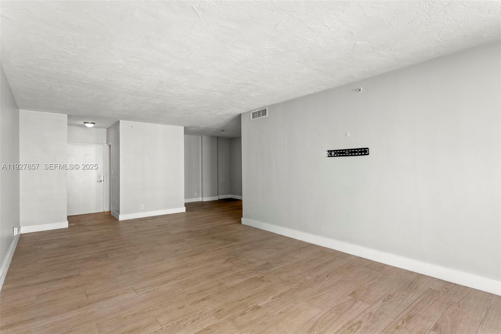 RESIDENCES ON HOLLYWOOD B - Residential