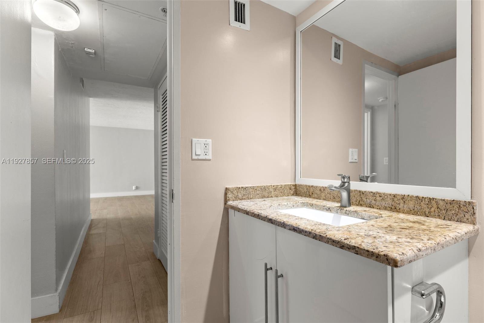 RESIDENCES ON HOLLYWOOD B - Residential