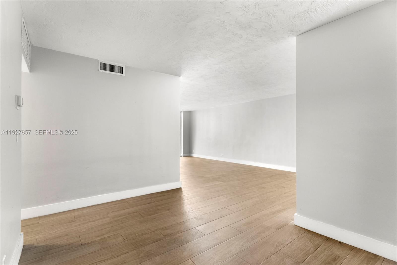 RESIDENCES ON HOLLYWOOD B - Residential