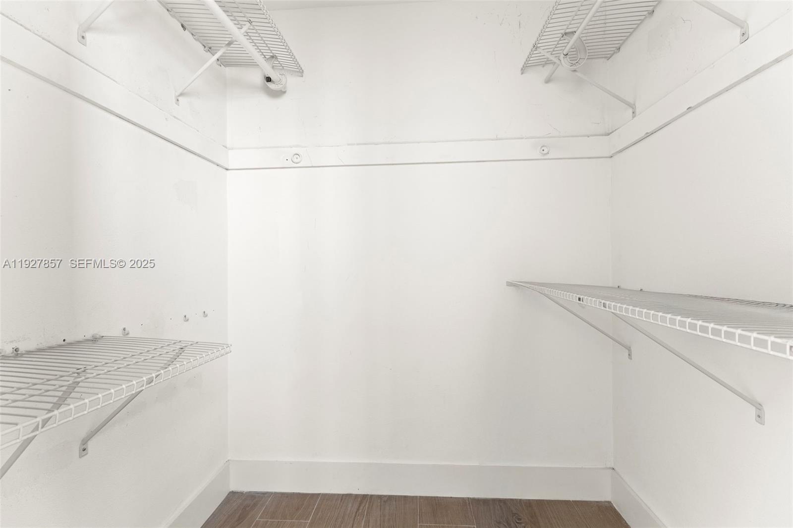 RESIDENCES ON HOLLYWOOD B - Residential