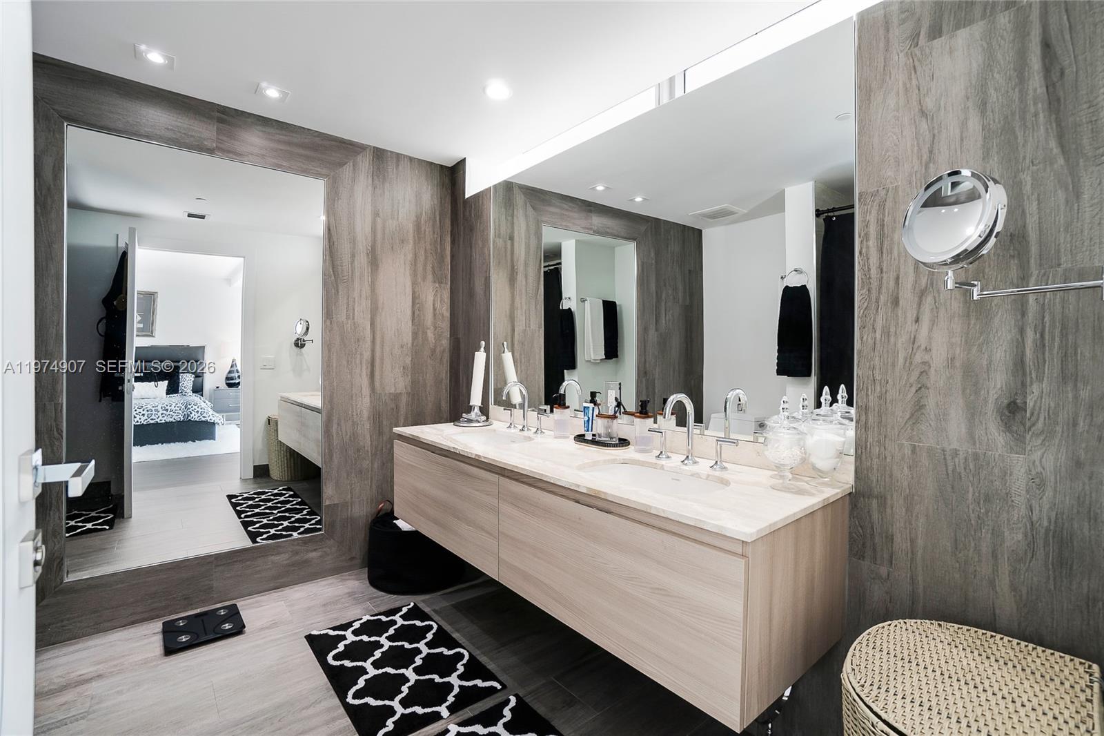 2900 NE 7th Ave TH-103