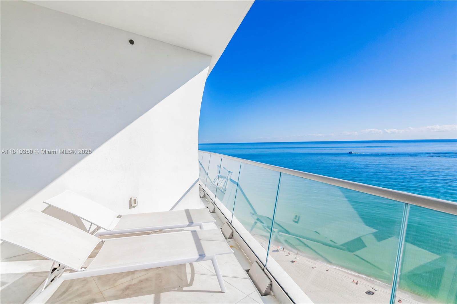 JADE SIGNATURE CONDO - Residential