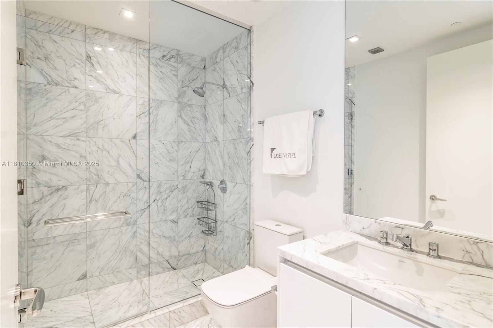 JADE SIGNATURE CONDO - Residential