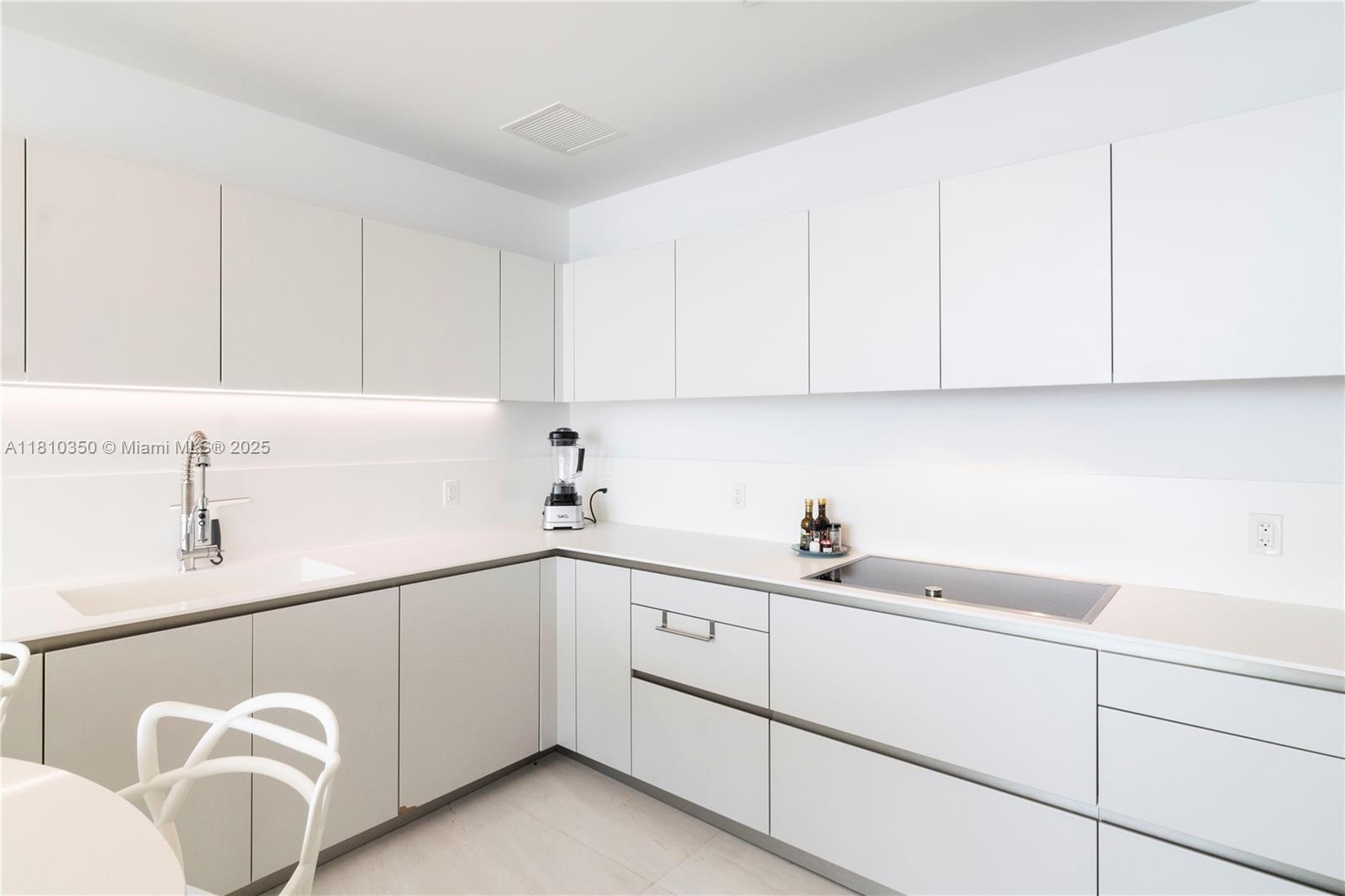 JADE SIGNATURE CONDO - Residential