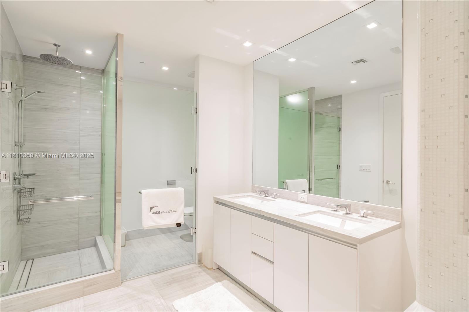 JADE SIGNATURE CONDO - Residential