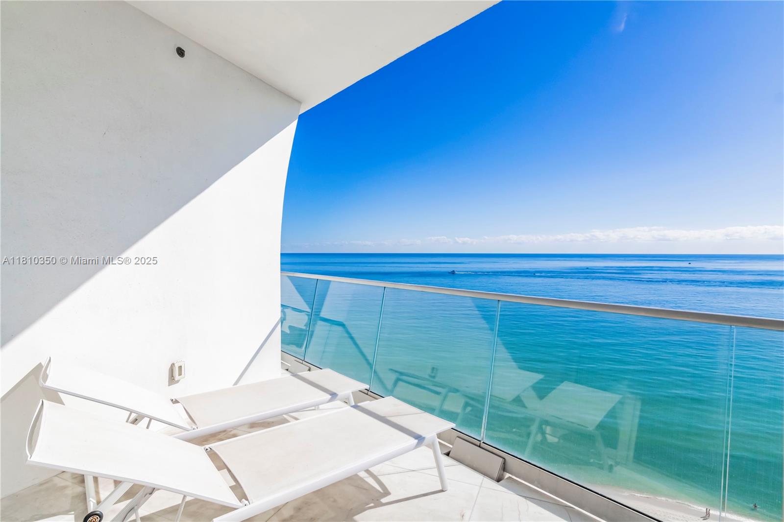 JADE SIGNATURE CONDO - Residential