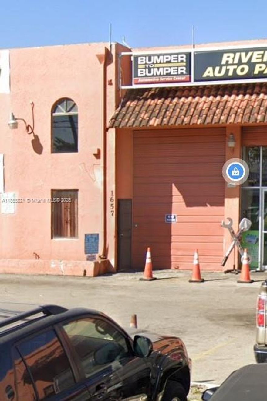 Industrial warehouse in a prime location in Hialeah. Several offices and restrooms are located on the property. Feel free to request more information via email, phone call, or text message. . Recently painted and clean, ready to start your business. For rent or sale.