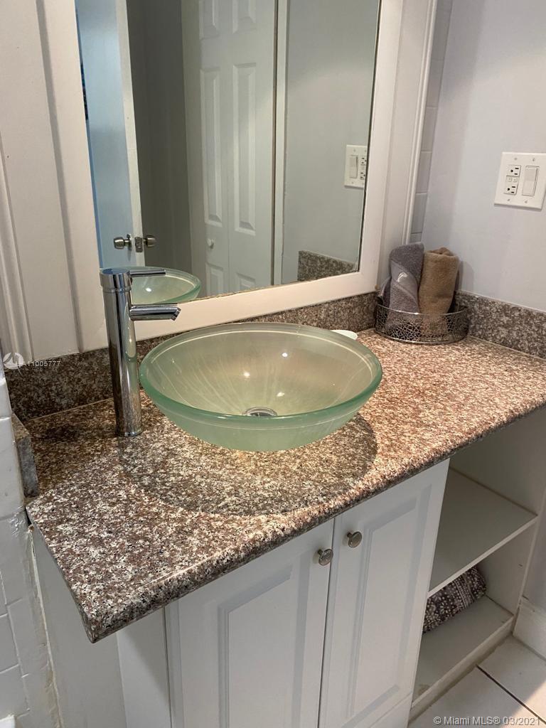 THE DECOPLAGE CONDO - Residential Lease