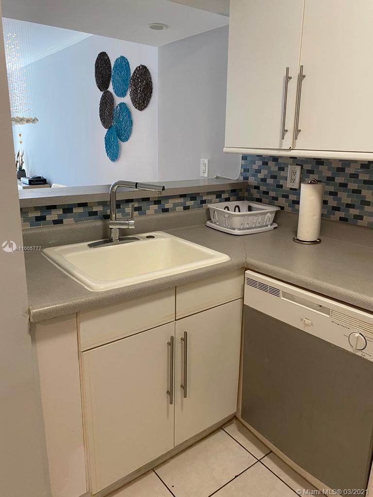 THE DECOPLAGE CONDO - Residential Lease