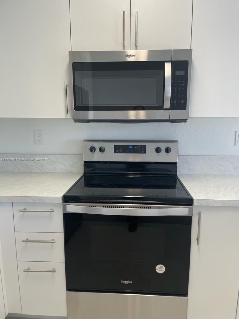 Brand new Townhouse ready to move in, with a beautiful patio, new washer and dryer. Send your documentation as soon as possible and be the one who will be able to enjoy this residence. Send all the complete documentation to the mail.