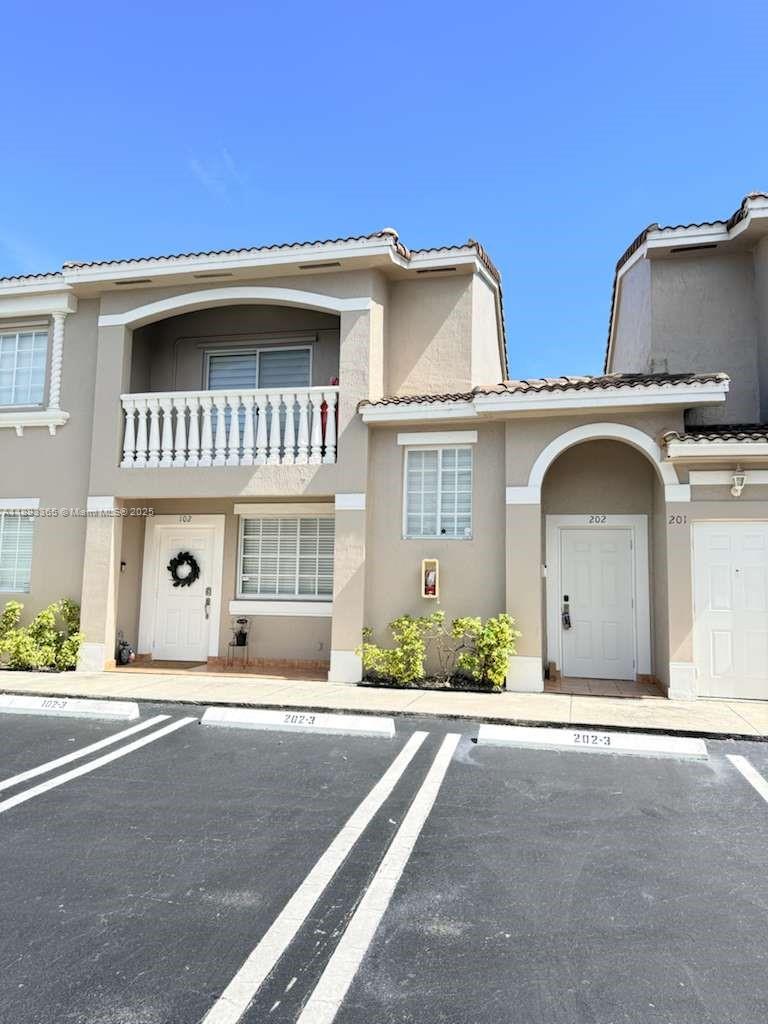 3BR/2BA Villa in Prime Miami Lakes/Hialeah Location, in-unit washer/dryer, and a private fenced patio, perfect for relaxing or entertaining. Two assigned parking spaces and plenty of nearby amenities.
Ideally situated just minutes from the Palmetto Expressway, major supermarkets, pharmacies, and a variety of dining options.