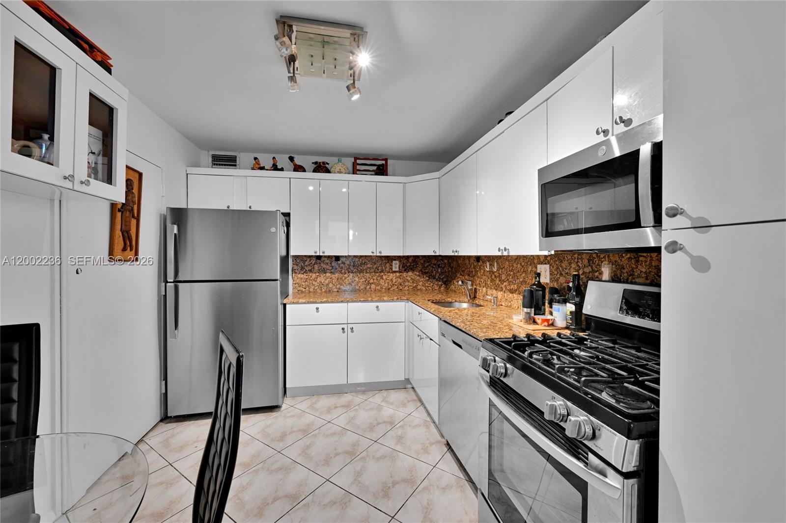 PARKER PLAZA CONDO ESTATE - Residential Lease