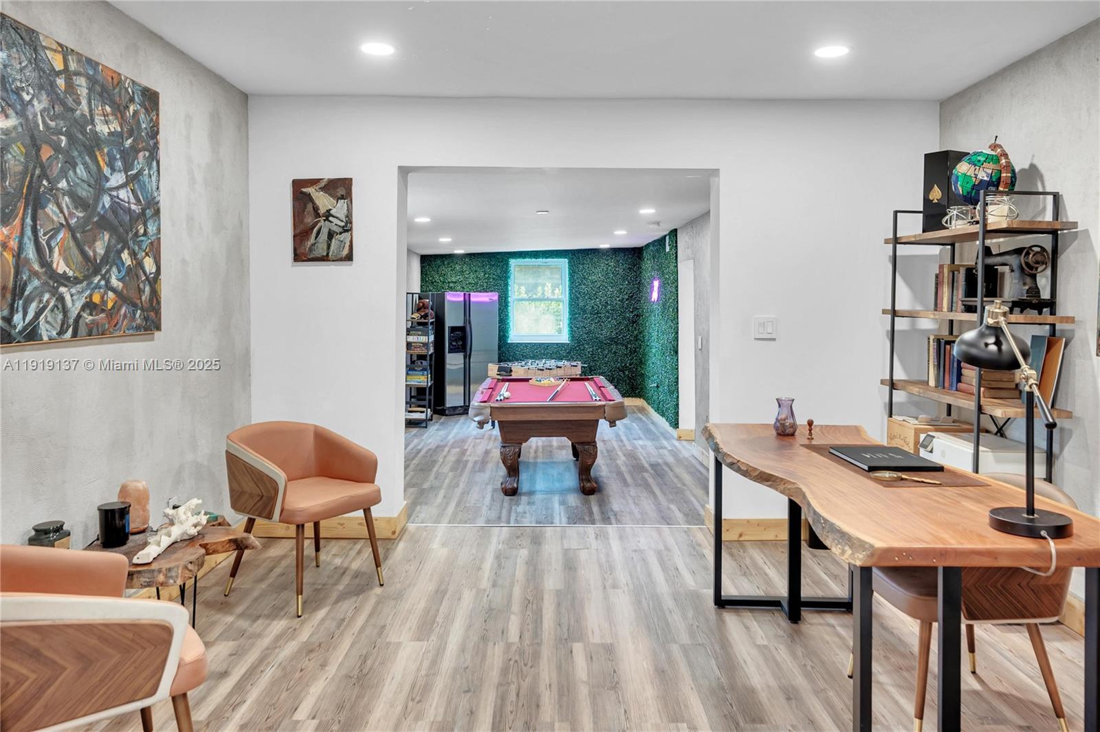 CRAVERO LAKE SHORE ESTATE - Residential