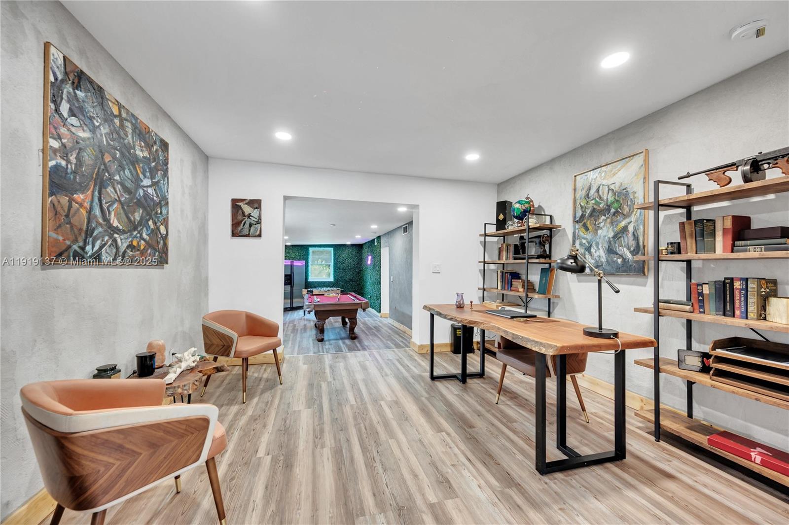 CRAVERO LAKE SHORE ESTATE - Residential