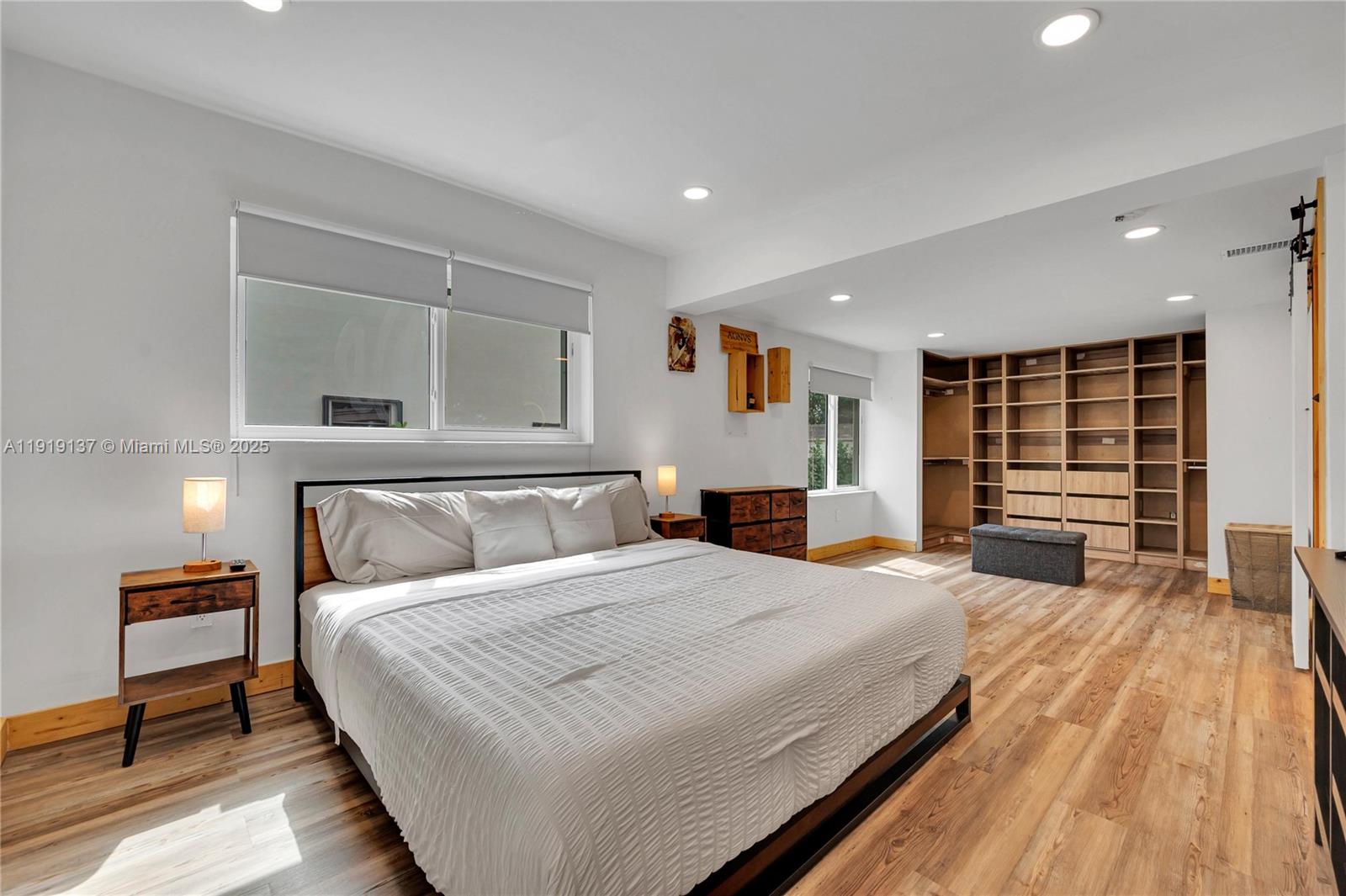 CRAVERO LAKE SHORE ESTATE - Residential