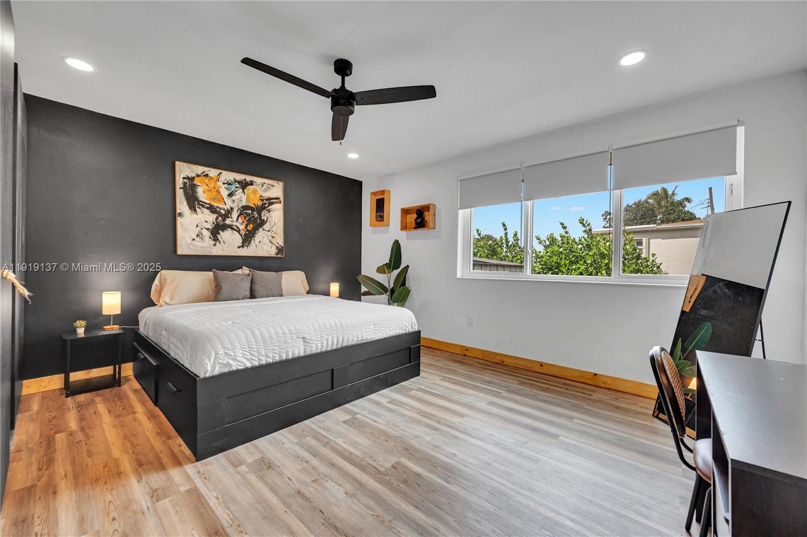 CRAVERO LAKE SHORE ESTATE - Residential