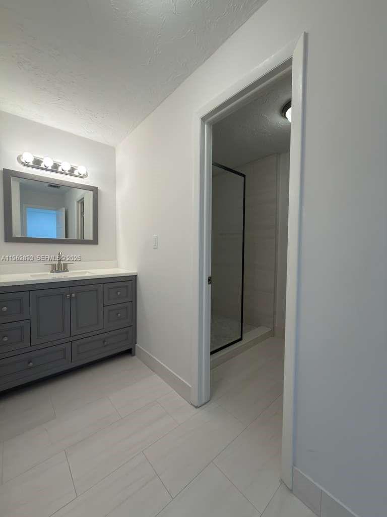 TRELLISES 3 CONDO - Residential