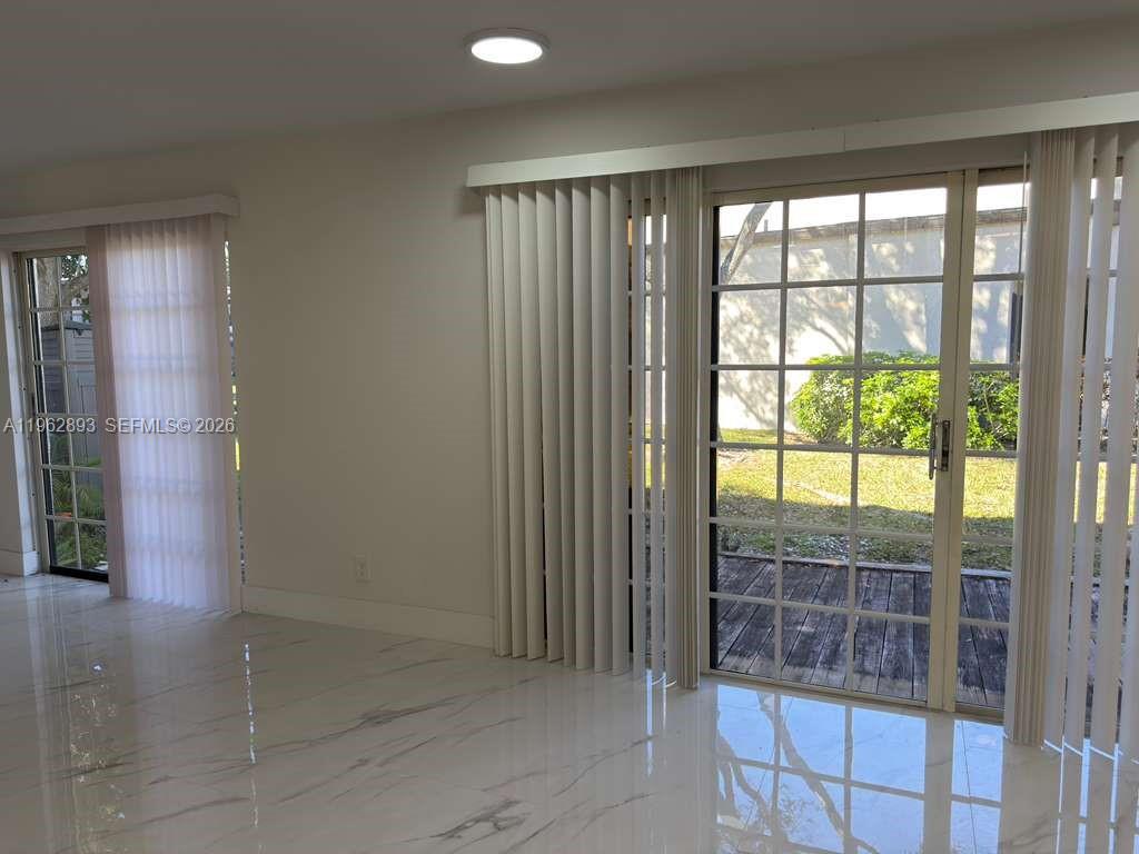 TRELLISES 3 CONDO - Residential