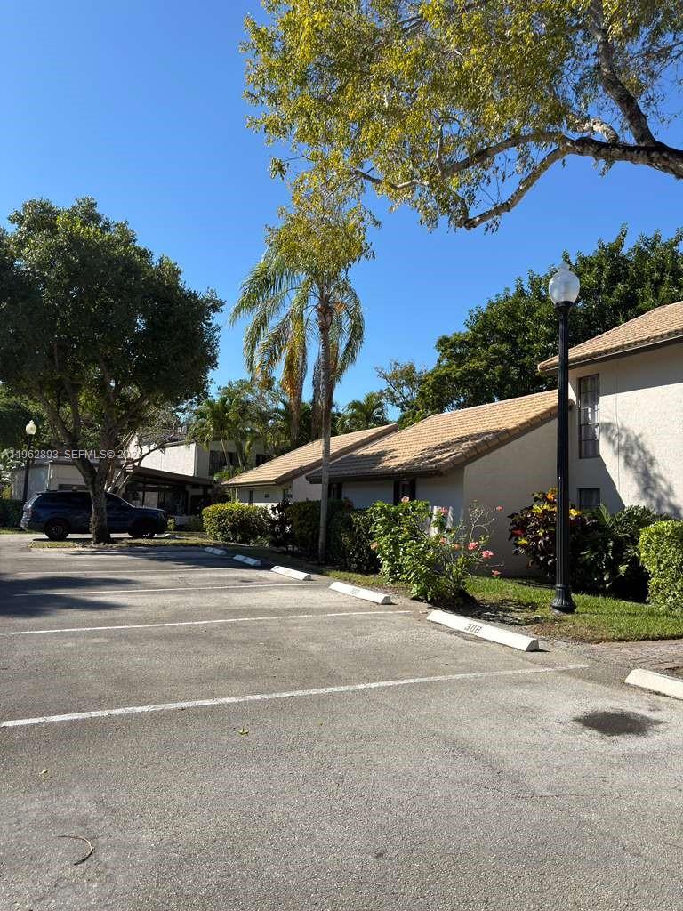 TRELLISES 3 CONDO - Residential