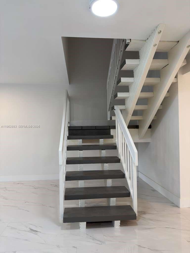 TRELLISES 3 CONDO - Residential