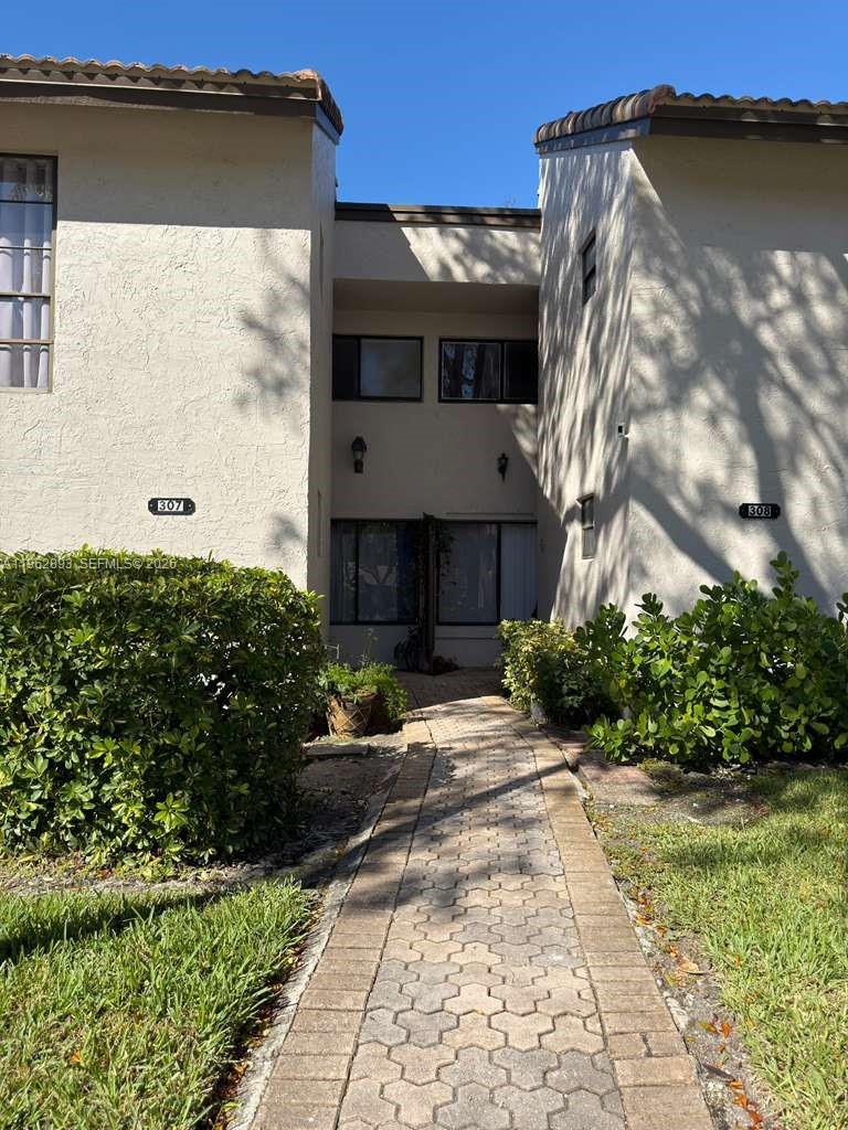 TRELLISES 3 CONDO - Residential