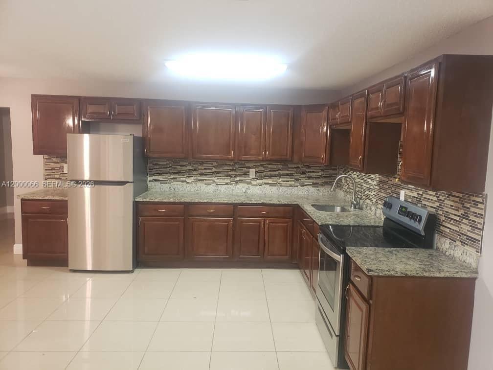 Photo of 6621 NW 30th St, Sunrise, FL 33313 (MLS # A12000066)