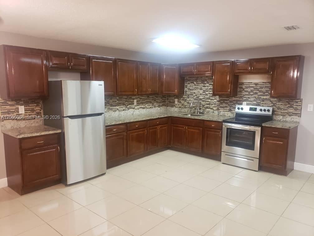 Photo of 6621 NW 30th St, Sunrise, FL 33313 (MLS # A12000066)