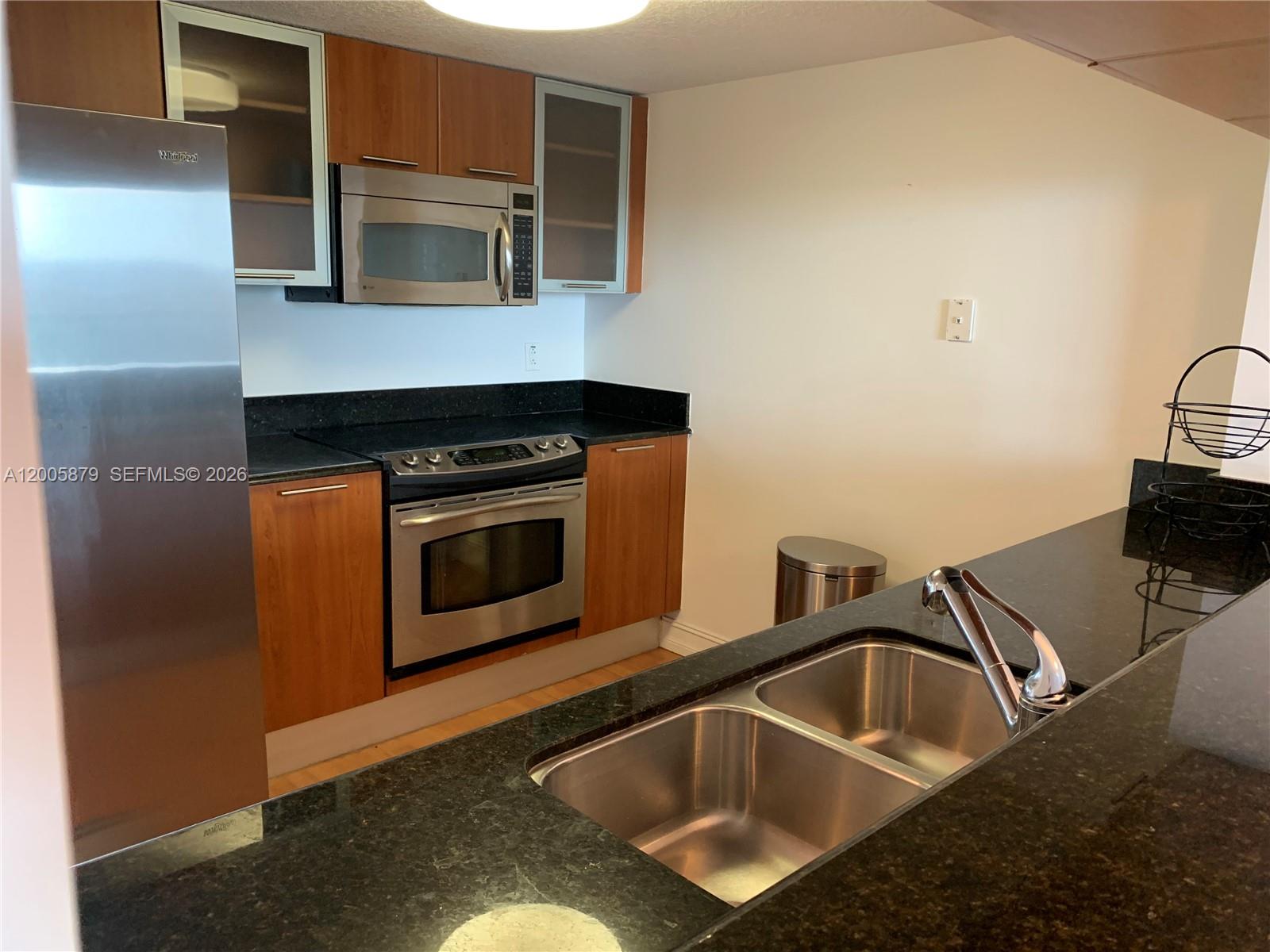 1800 CLUB CONDO - Residential Lease