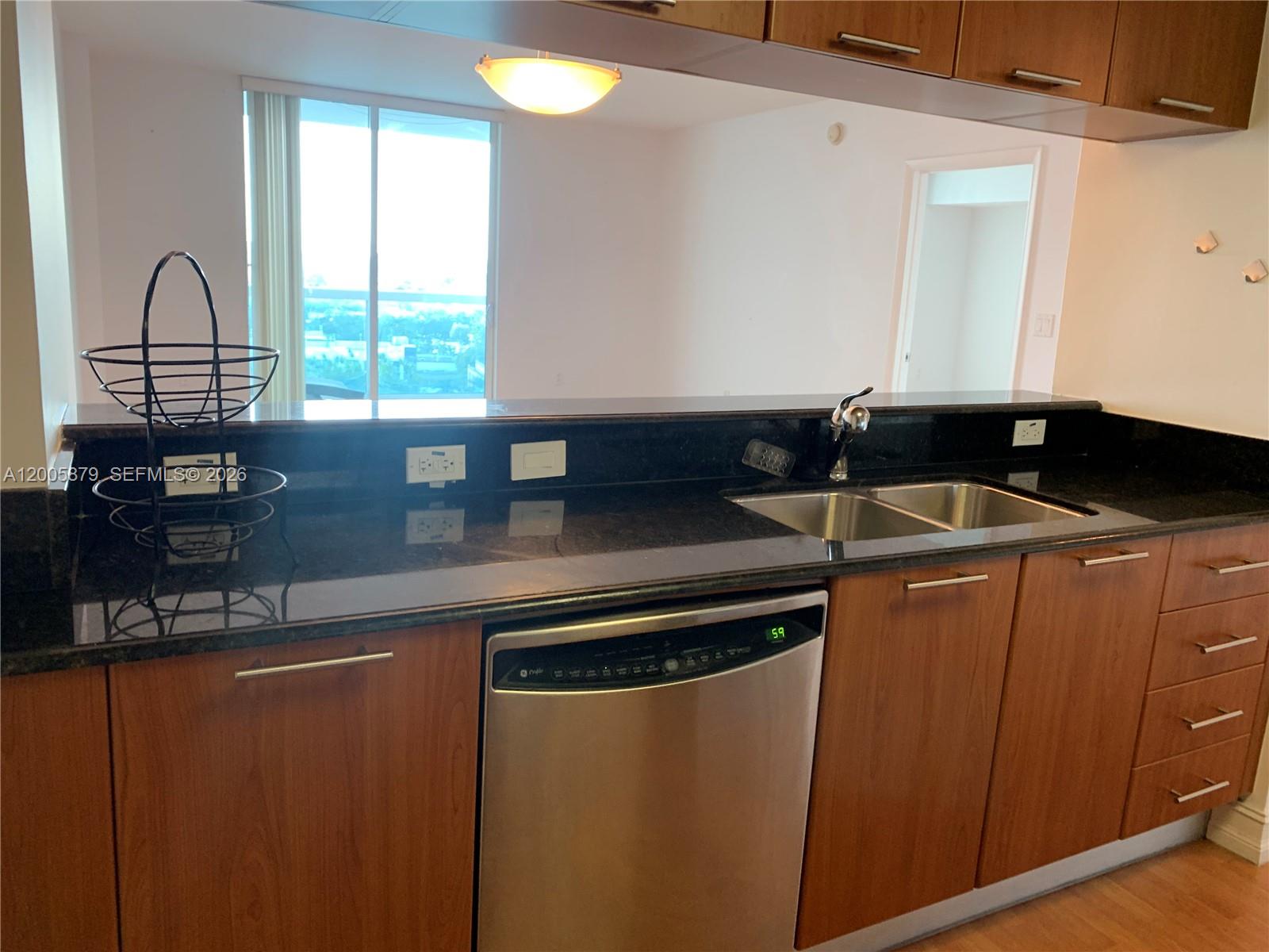 1800 CLUB CONDO - Residential Lease