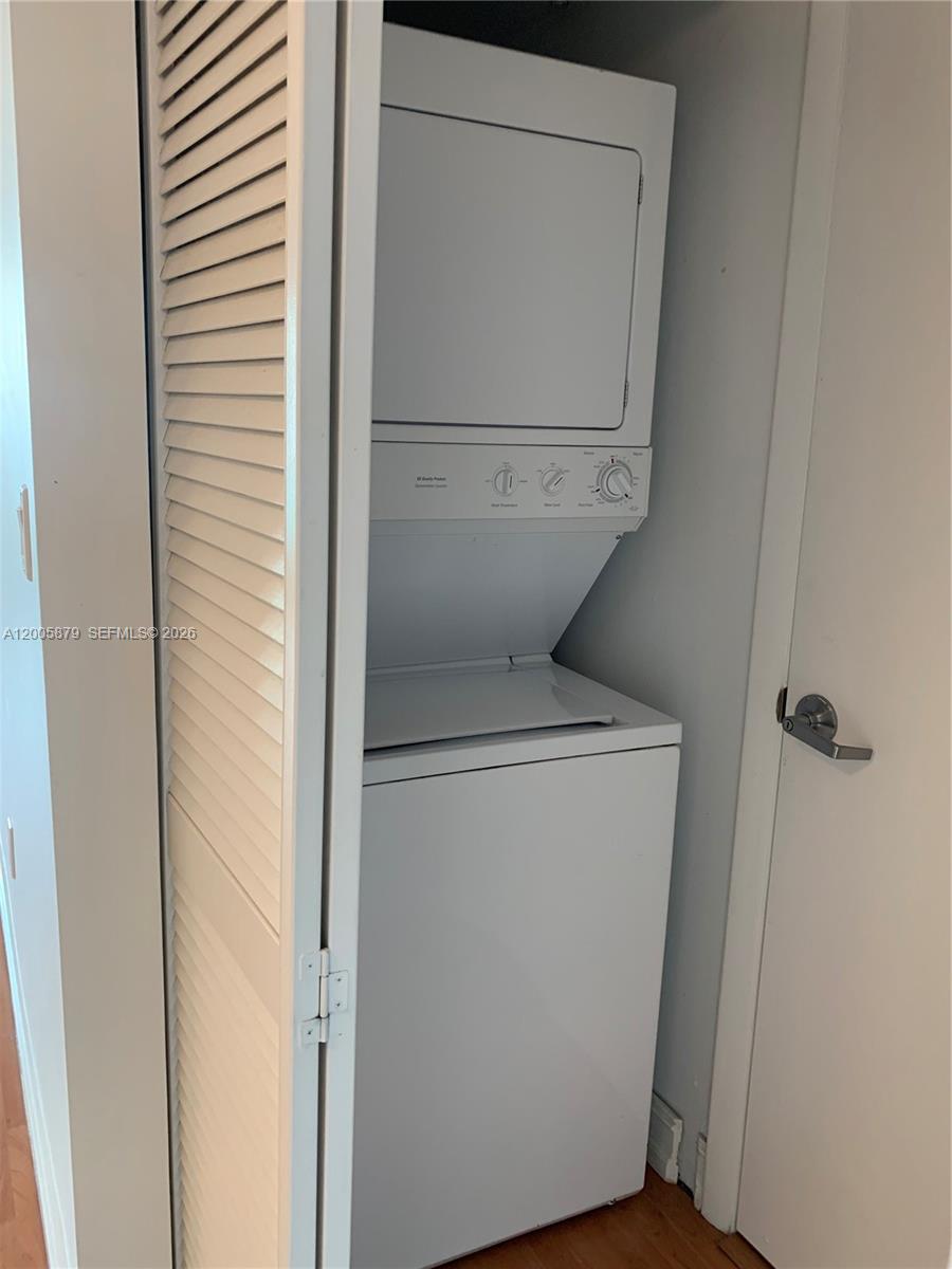1800 CLUB CONDO - Residential Lease